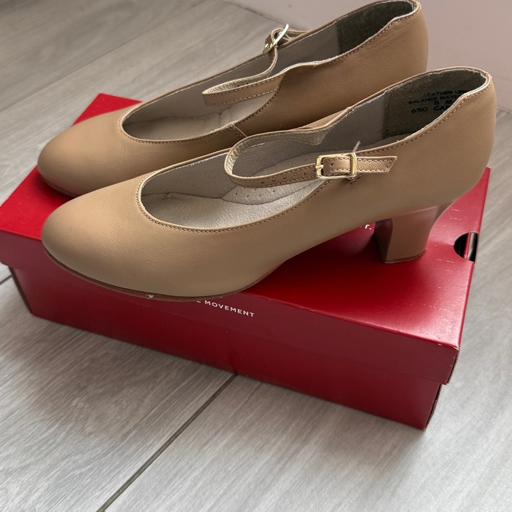 Capezio 2" Student Footlight Character Shoe Women's 8